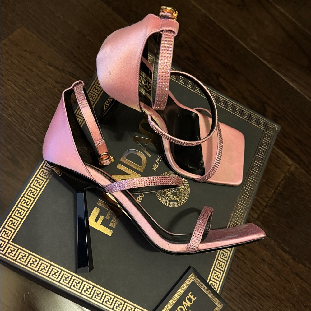 Special edition FENDACE collab Fendi & Versace sz39